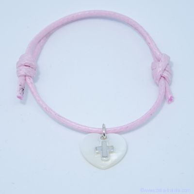 Bracelet personnalisé, mini croix sur petit cœur en nacre