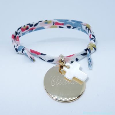 Bracelet personnalisé médaille plaqué or et croix en nacre sur Liberty 